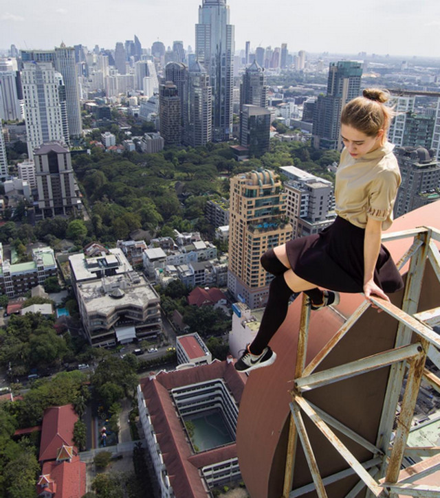 Angelina Nikolau: selfie-uri riscante si captivante