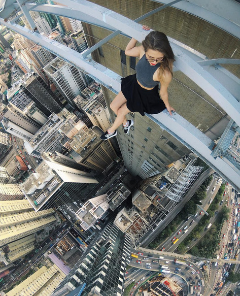 Angelina Nikolau: selfie-uri riscante si captivante