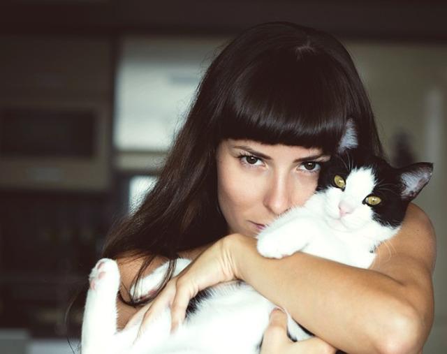 Iubitorii de pisici au o minte deschisa