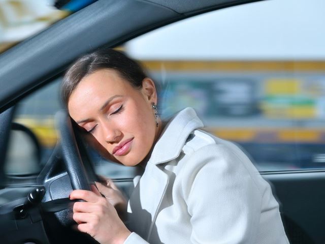 Dormiti suficient dar va simtiti ametiti sau starea de somnolenta apare in timpul sofatului