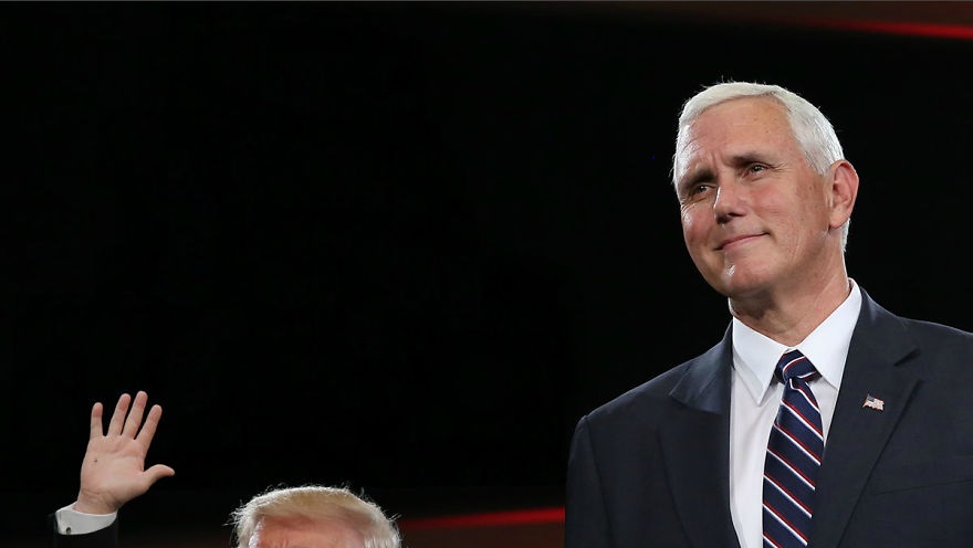 Donald Trump, ridiculizat de internauti, in poze haioase