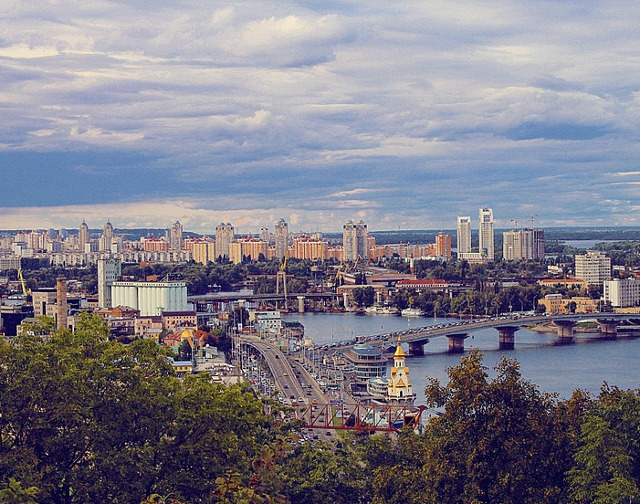 Lasa-te prins in mrejele cartierului Podil