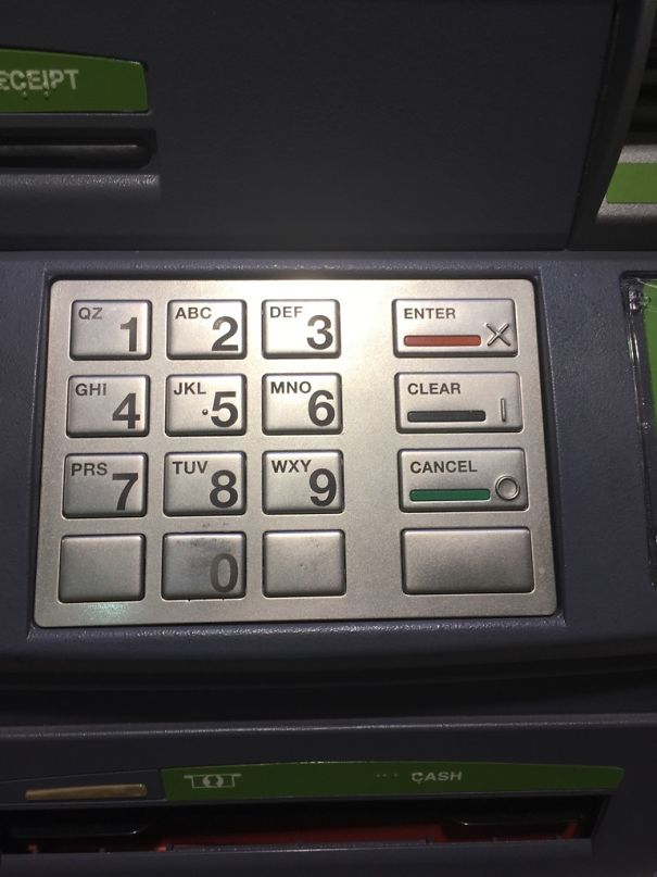 Tastele "Enter" si "Cancel" sunt inversate, la fel si culorile lor