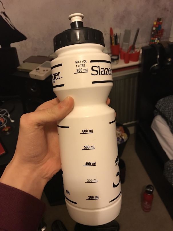 Gradatii pe un recipient... opac