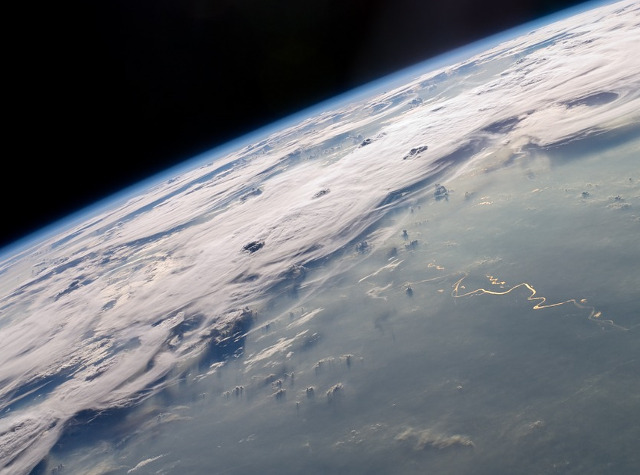 Asa se vede furtuna din spatiu