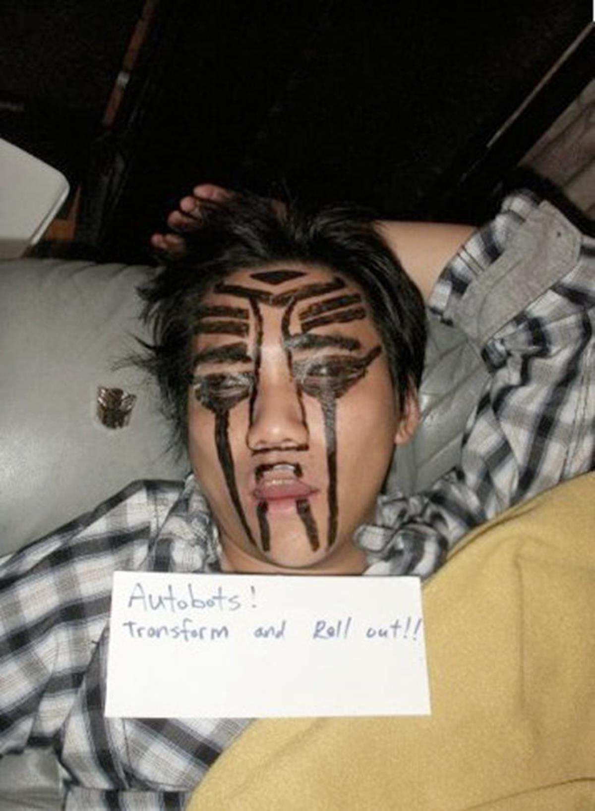 10 persoane care regreta ca au adormit la petreceri