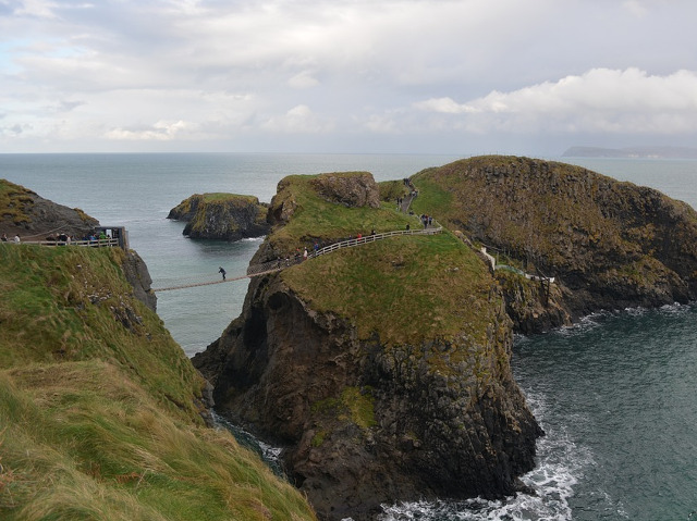 Podul de sfoara din Irlanda de Nord (Carrick-a-Rede)
