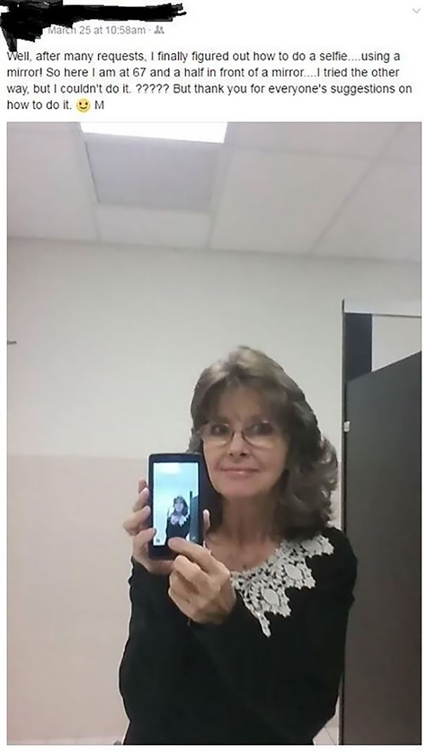 O femeie de 67 de ani isi anunta prietenii ca a invatat sa isi faca un selfie si posteaza o poza cu ea... facuta in oglinda