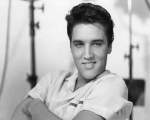 Un pahar cu apa din care a baut Elvis Presley