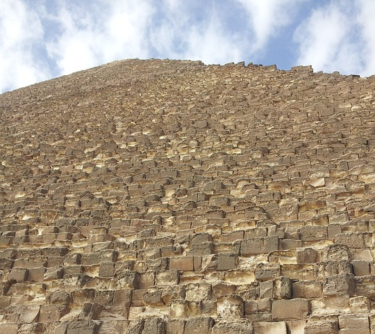 Tehnologia avansata de construire a piramidei