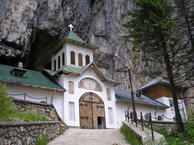 Manastirea Pestera Ialomitei