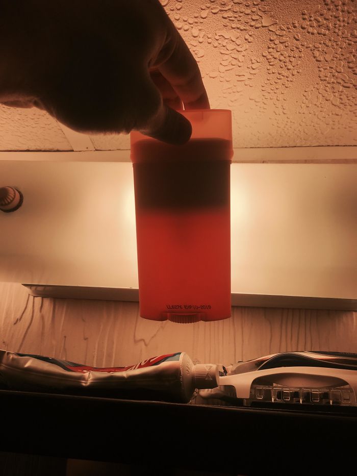 Un deodorant nou, plin pe jumatate