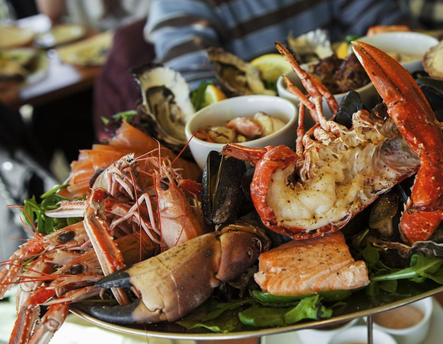 Scoici, homar, creveti