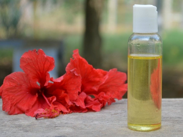 Ulei de hibiscus pentru cresterea parului