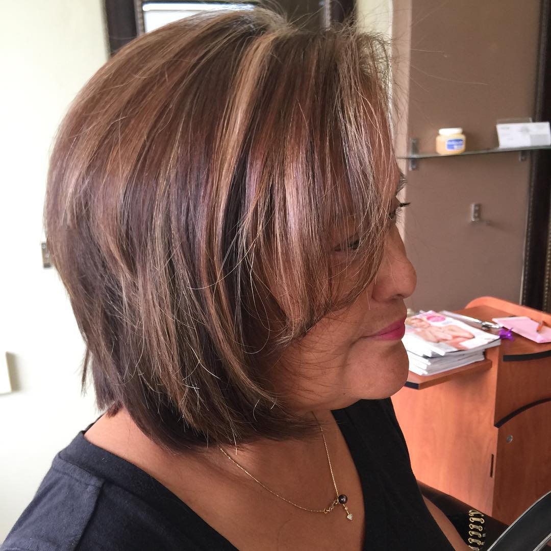 Tunsoare medie, suvite blond-ciocolatii