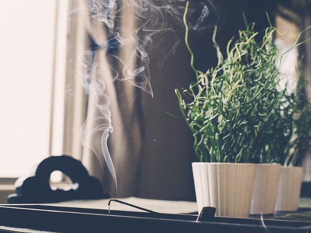 Odorizante de camera sau betisoare parfumate