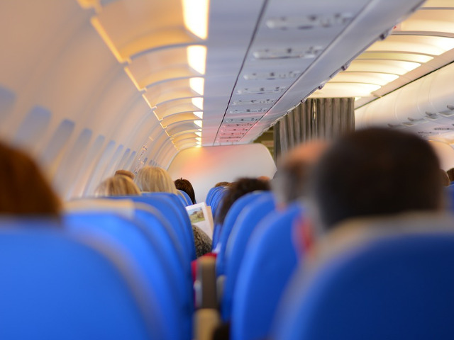 De ce nu este gustoasa mancarea din avion?