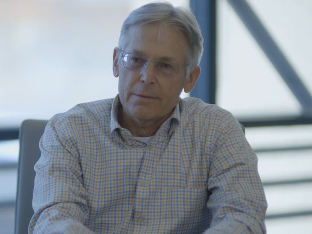 Jim Walton - Lucreaza intr-o cladire obisnuita, din orasul sau natal