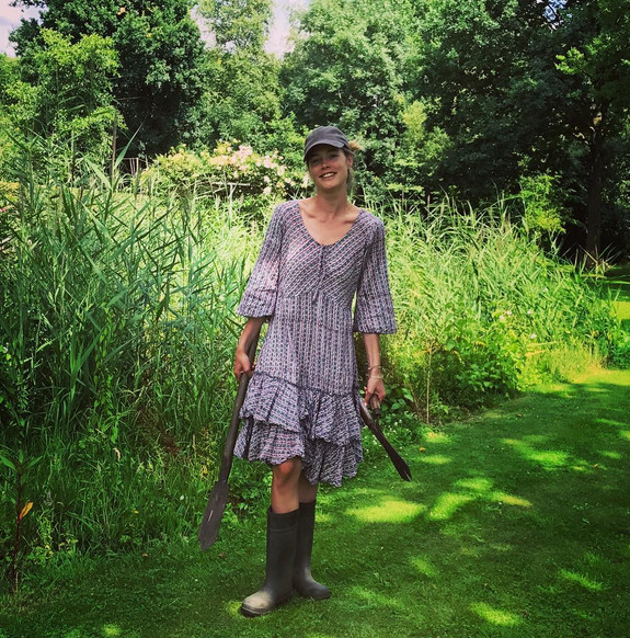 Supermodelul Doutzen Kroes se ocupa de gradinarit in fiecare weekend liber