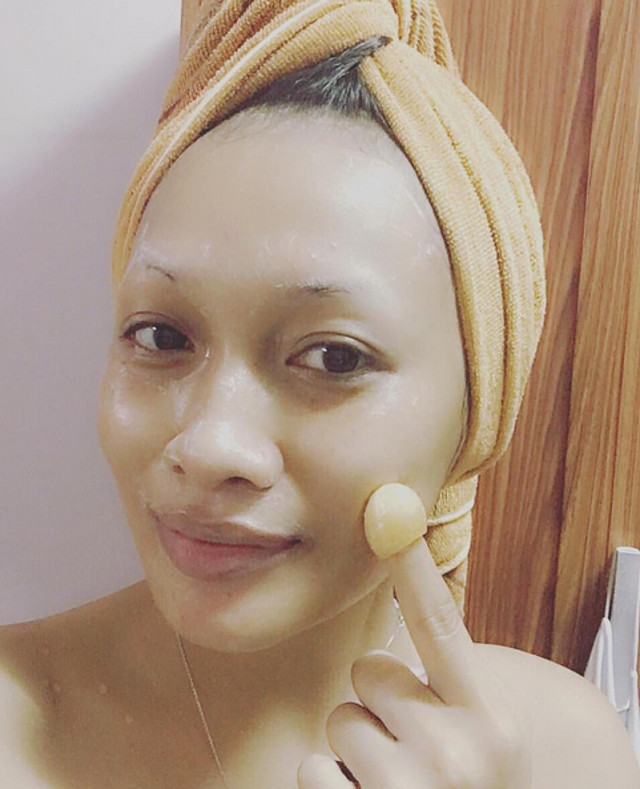 1. Masaj cu oua din viermi de matase