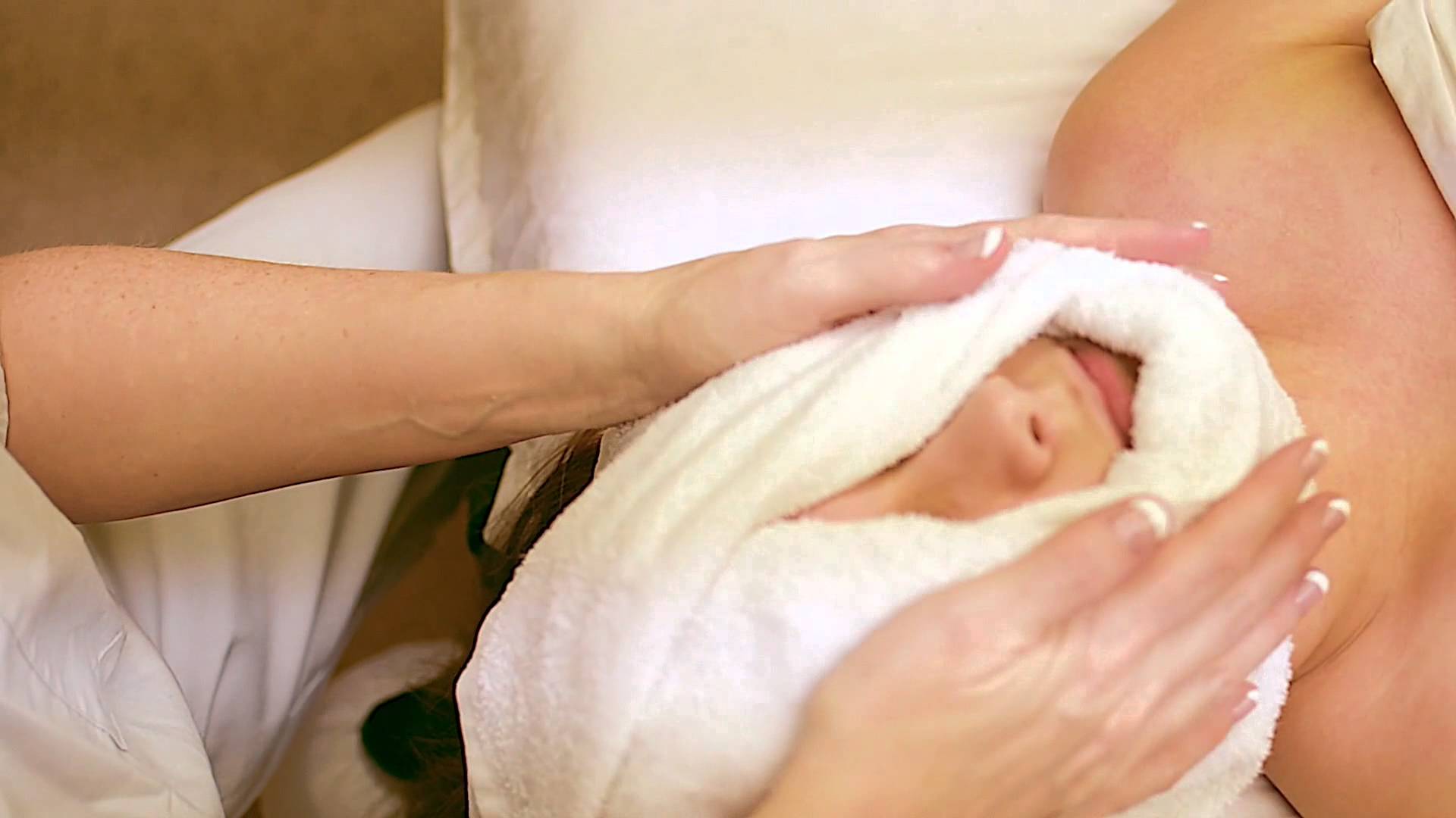 Masaj pe prosopul cald