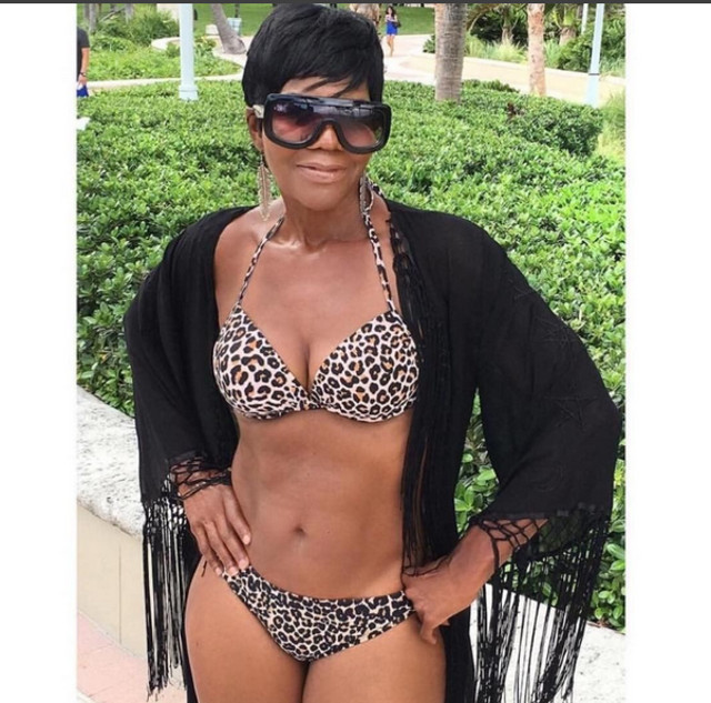 Ellen Ector, 64 de ani