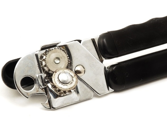 Curatarea unui desfacator de conserve