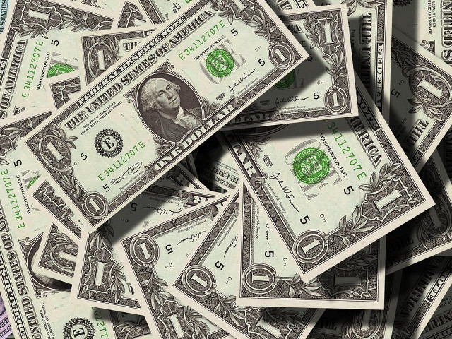 La inceput se ocupau de probleme de ordin financiar