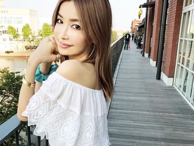 Risa Hirako, 46 ​​de ani - Foloseste produse de machiaj din ingrediente naturale si mananca miere, banane si ciocolata