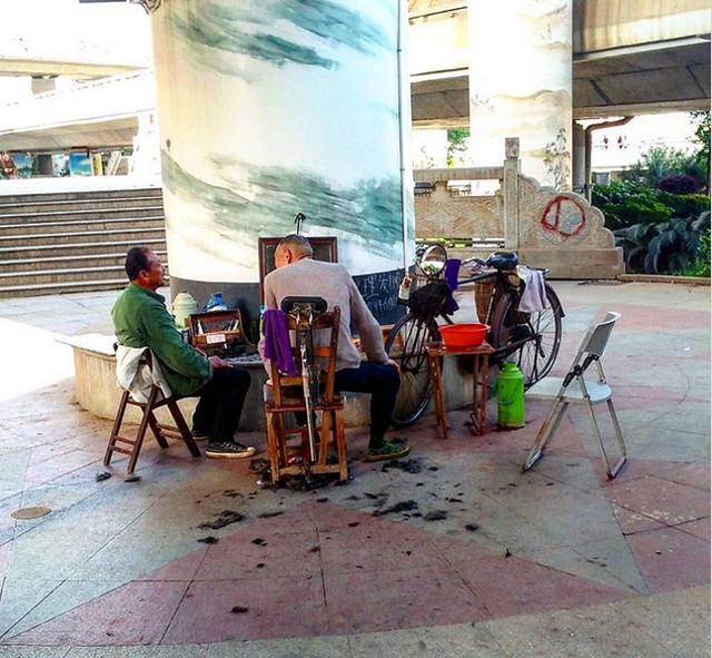 Barbieri si frizeri pe strada