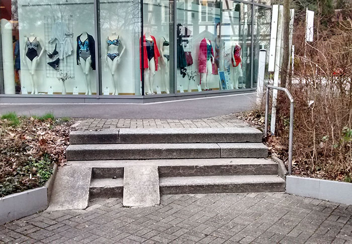 Rampa pentru persoane cu dizabilitati