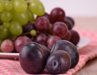 Se tamaiaza mormintele