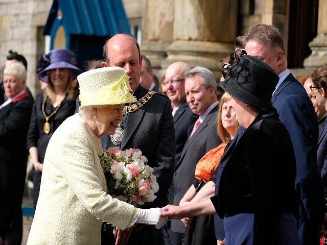 Daca initiezi salutul, vei insufla celor din jur incredere de sine