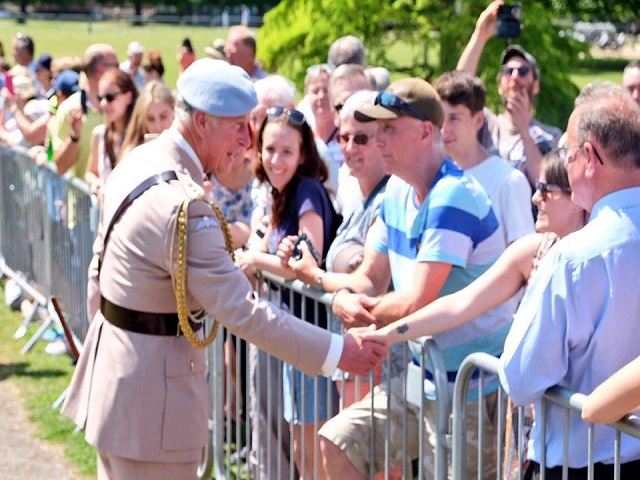 Stai in stanga pentru a parea mai puternic
