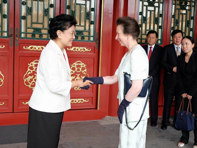 O buna strangere de mana stabileste tipul relatiei