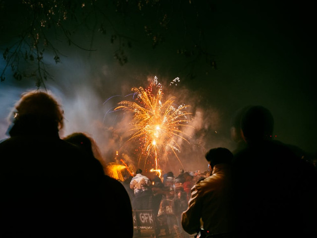 Focuri de artificii pentru a alunga spiritele