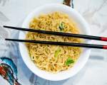 21 de pachete de instant Noodles