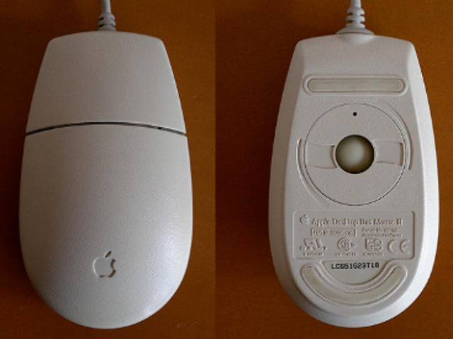 Mouseul avea bila, pe care trebuia sa o cureti constant