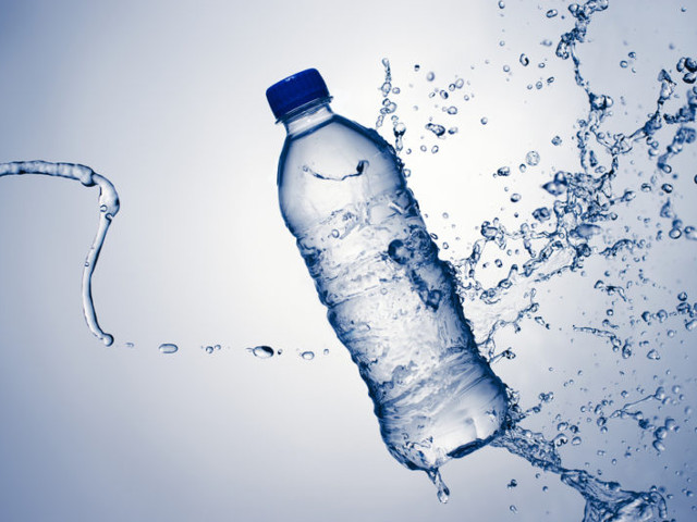 Nu mai tine sticlele de apa in masina. Daca stau mult timp in lumina puternica pot cauza incendii