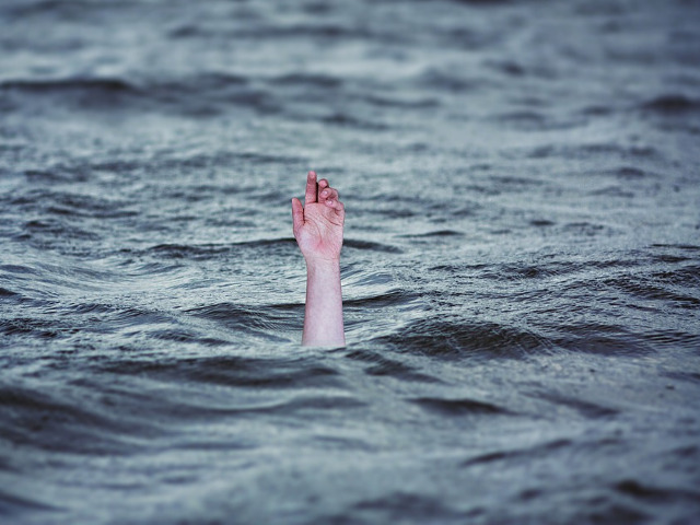 Inecul nu arata asa cum il vedem in filme. El se petrece, de obicei, foarte rapid si silentios. Nu o sa vezi un om care se ineaca dand din maini sau tipand dupa ajutor