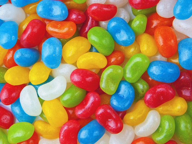 Aroma din bomboanele si jeleurile cu fructe este realizata din aceeasi ceara care se intalneste si in industria auto