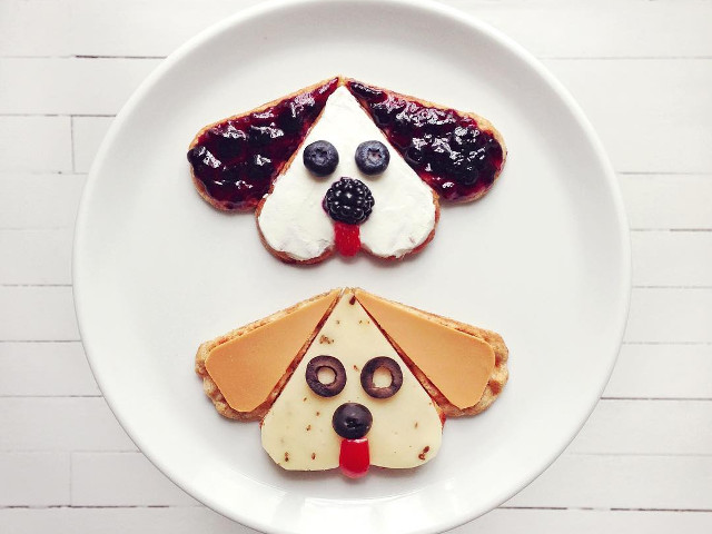 Catelusi din gem, iaurt, zmeura, branza si vafa