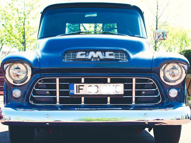 Masini cu personalitate din Bucuresti. 10 fotografii care iti vor insufla un aer istoric