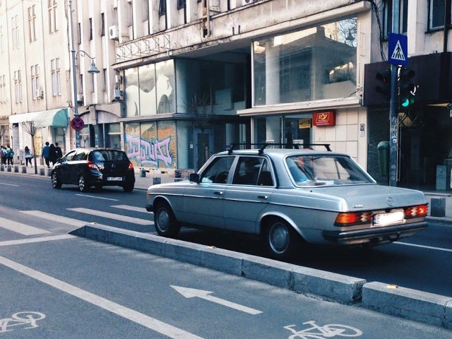 Masini cu personalitate din Bucuresti. 10 fotografii care iti vor insufla un aer istoric