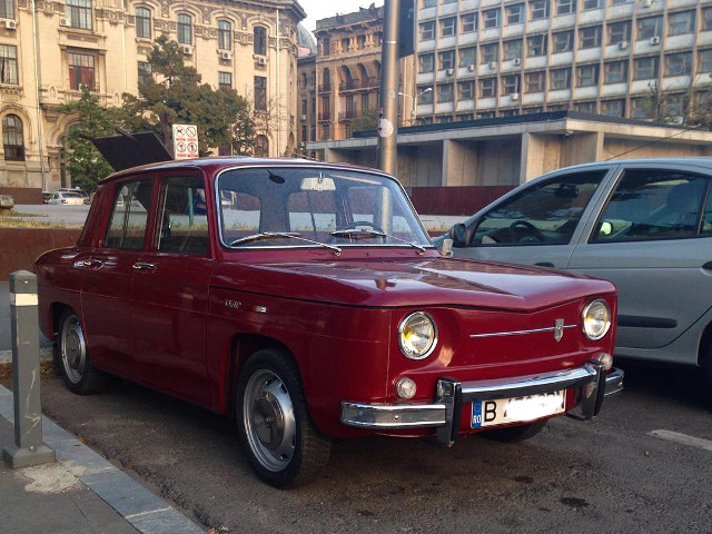 Masini cu personalitate din Bucuresti. 10 fotografii care iti vor insufla un aer istoric