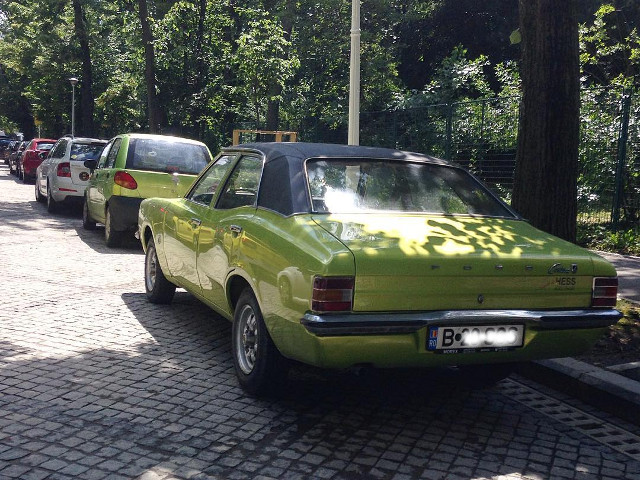 Masini cu personalitate din Bucuresti. 10 fotografii care iti vor insufla un aer istoric