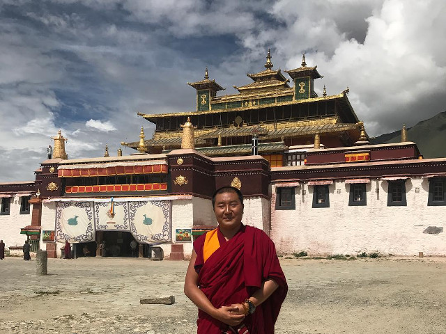 Multi budisti cred in reincarnare