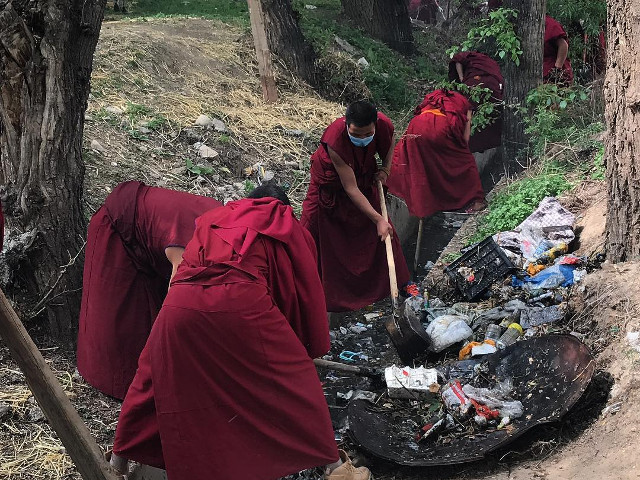 Contul de Instagram al lui Gedun Wangchuk ii face pe oameni sa inteleaga si sa aprecieze viata unui calugar tibetan