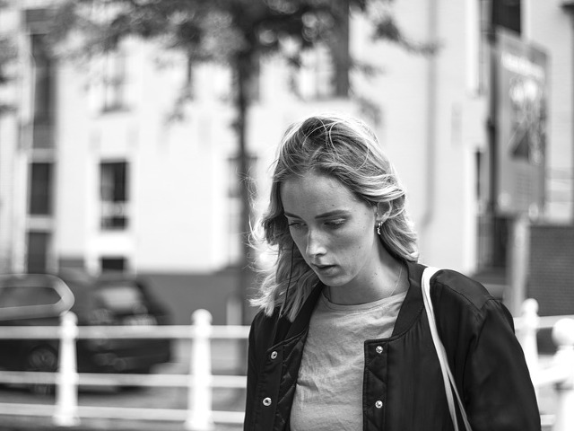 Nu spune "imi pare rau ca sunt o pacoste". Nu esti o pacoste. Esti o fiinta care are ganduri si sentimente si care merita respect