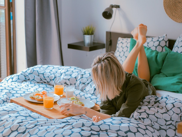 Nu sta acasa doar pentru ca nu ai cu cine sa iesi. Iesi singura